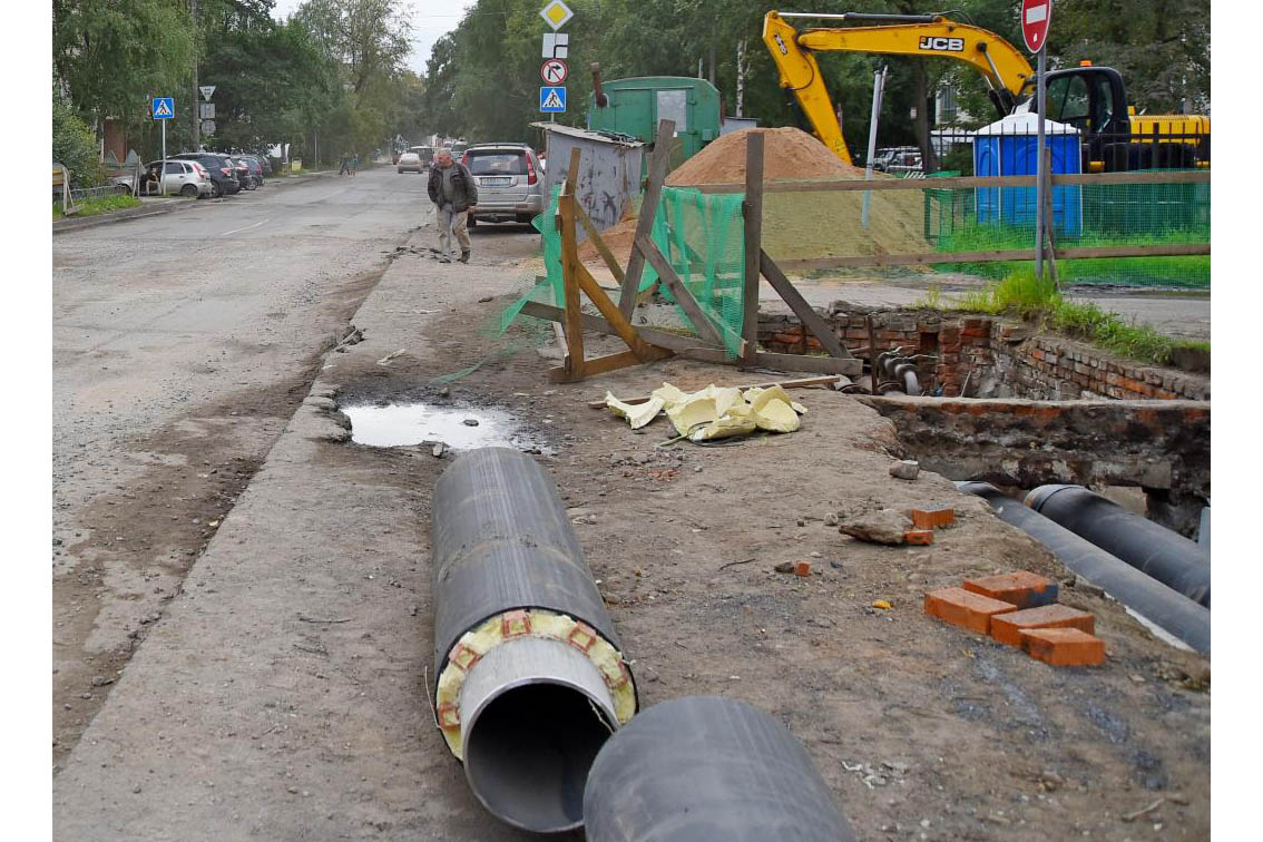 Работы по замене участка аварийной сети канализации в Белозерске выполнены на 85%.