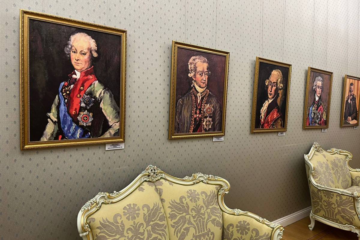 Выставка портретов вологодских губернаторов открылась  в областном центре в преддверии Дня образования региона.