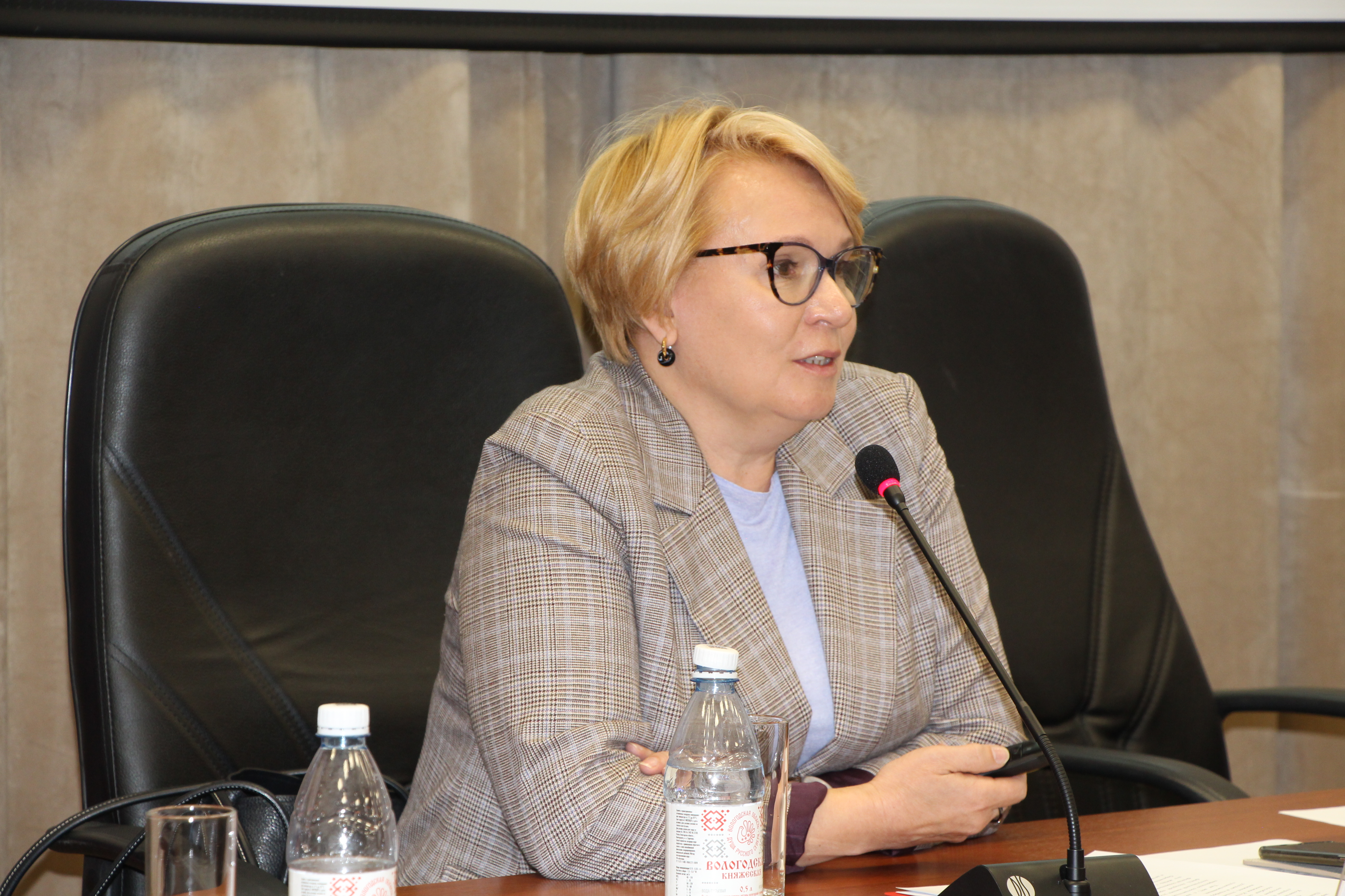 О важности официального трудоустройства рассказала управляющий ОСФР по Вологодской области  на Информационном дне по финансовой грамотности.